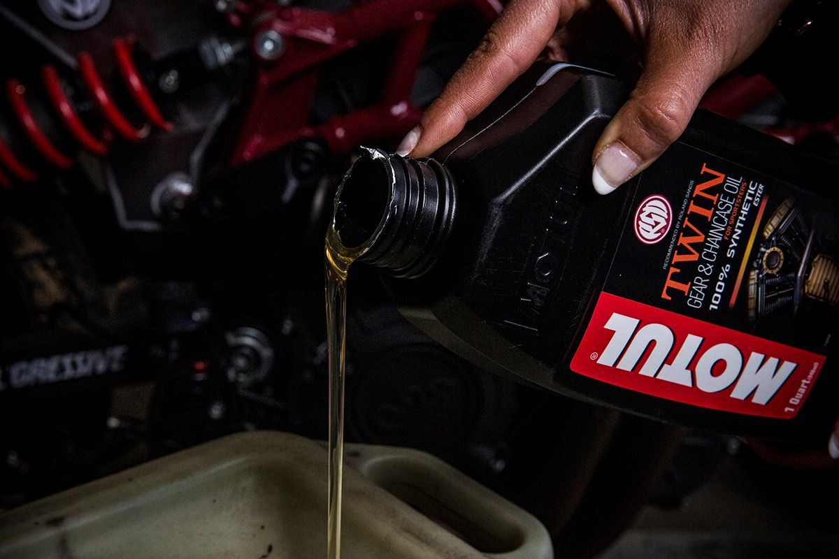 Twin Synthetic Gear & Chaincase Motorcycle Oil, 946-mL