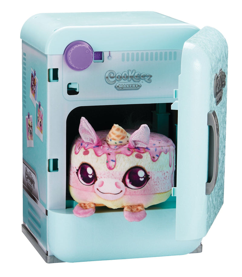 Freezy Cakez Interactive Plush Playset, Ages 5+ E8938
